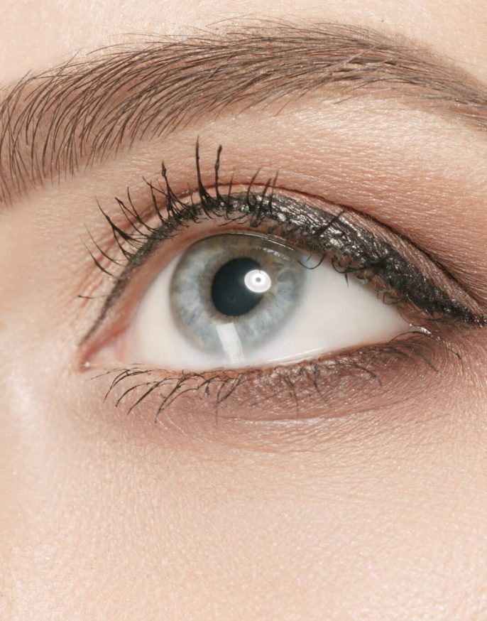eye-with-make-up-close-up-fashionable-style-2026-01-05-05-28-16-utc (1)